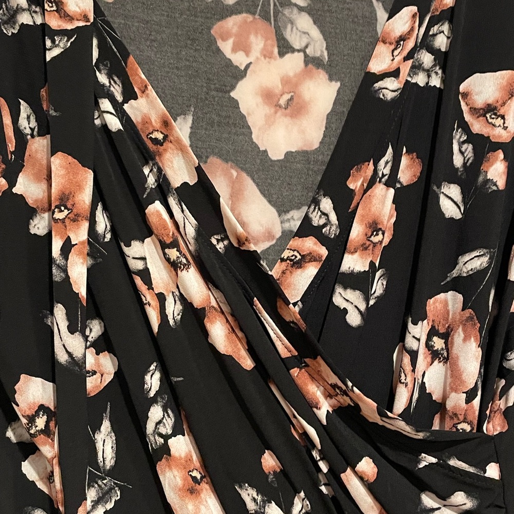 Floral Faux Wrap Maxi Dress with V-Neck and 3/4 Sleeves - Picture 2 of 6